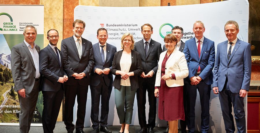 Launch Green Finance Alliance: Vertreter der Mitglieder mit der Ministerin Leonore Gewessler