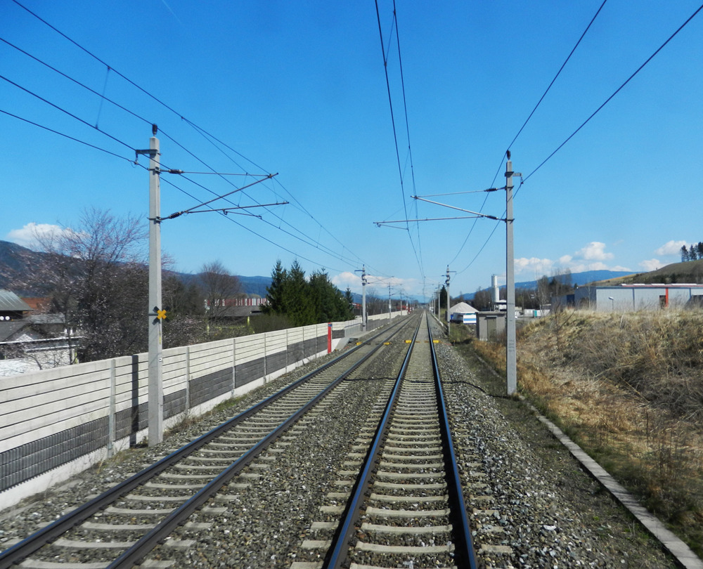 Zwei Gleise der Südbahnstrecke