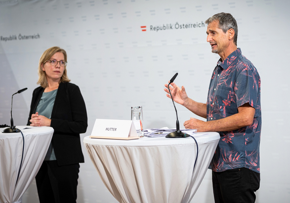 Leonore Gewessler und Hans-Peter Hutter bei der Pressekonferenz