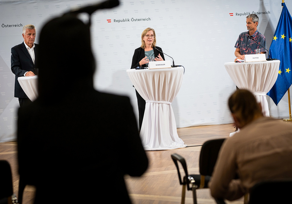 Rudolf Winkelmayer, Leonore Gewessler und Hans-Peter Hutter bei der Pressekonferenz