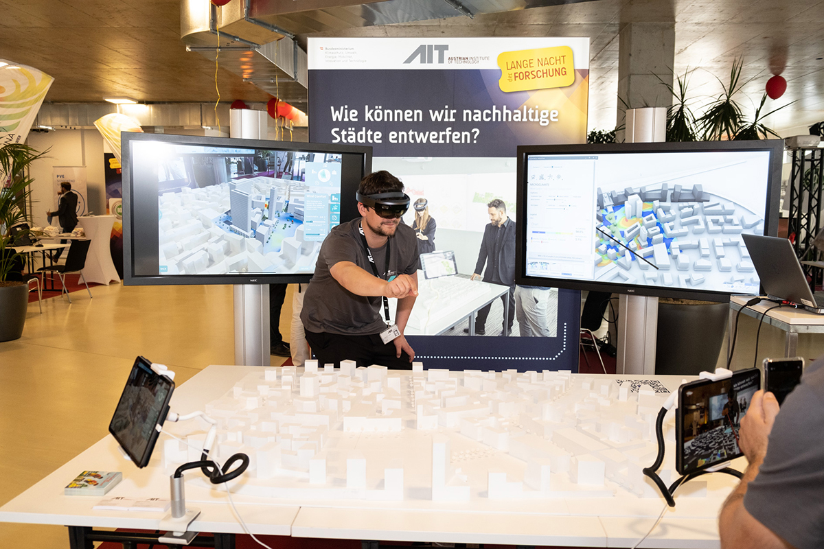 Virtuelle Realität mit einer Brille bei der Lange Nacht der Forschung 2022 erleben